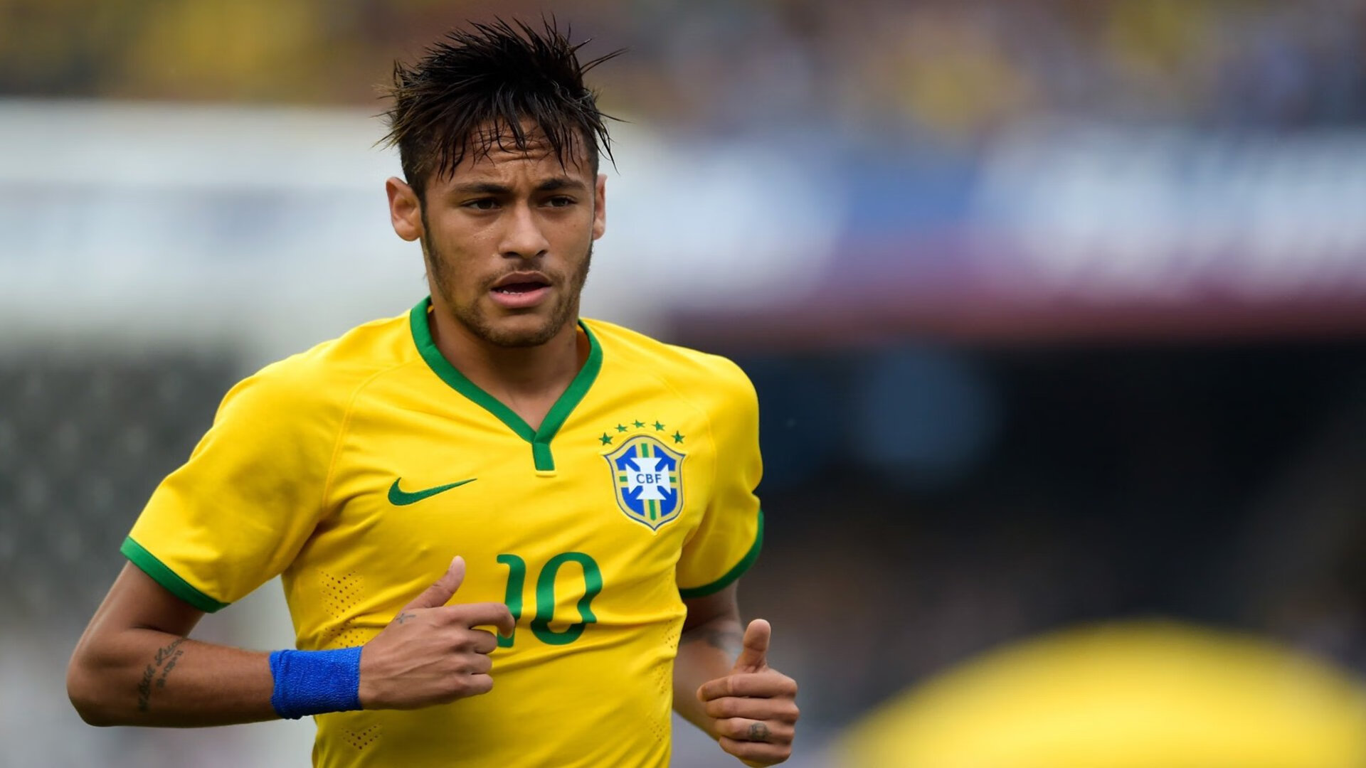 在一次经典对决中，库里连续两节投中九个三分球，带领勇士轻松取胜！